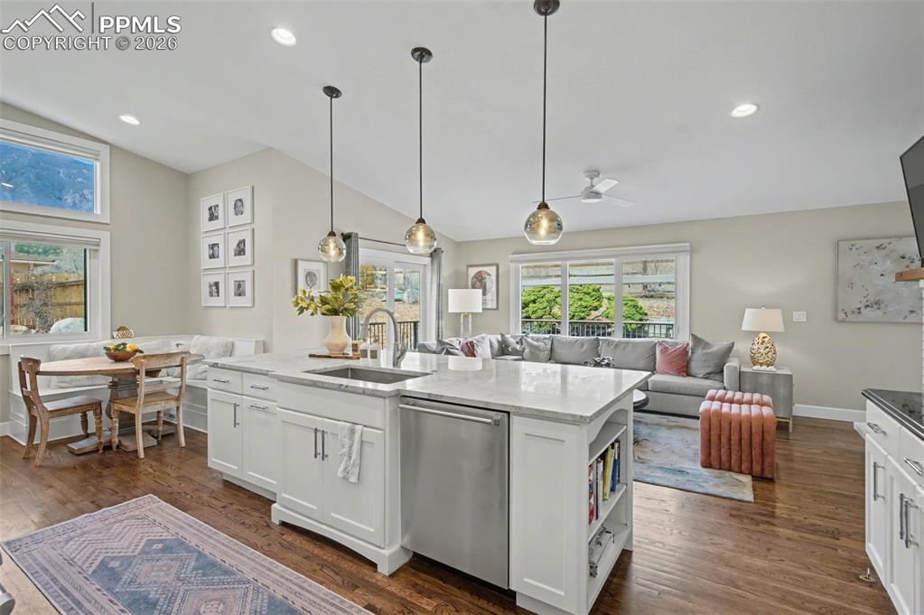 Image 14 of 43: Kitchen