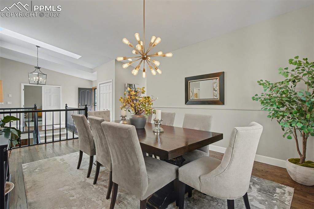 Image 18 of 43: Dining Room