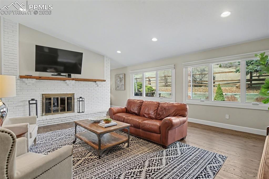 Image 21 of 43: Great Room