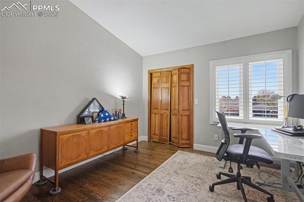 Image 29 of 43: Office