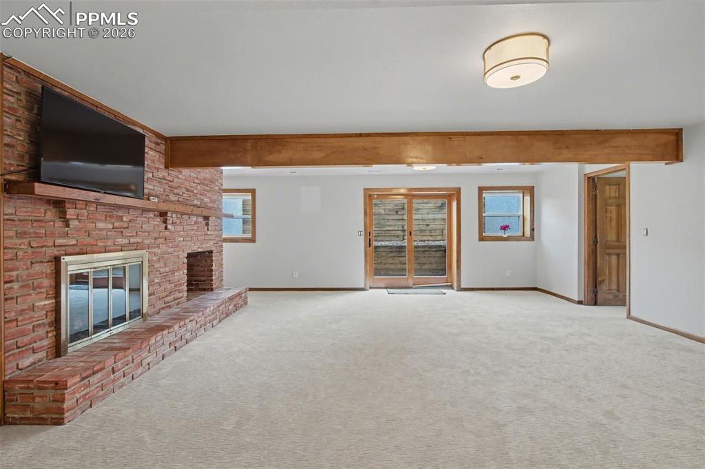 Image 30 of 43: Family Room