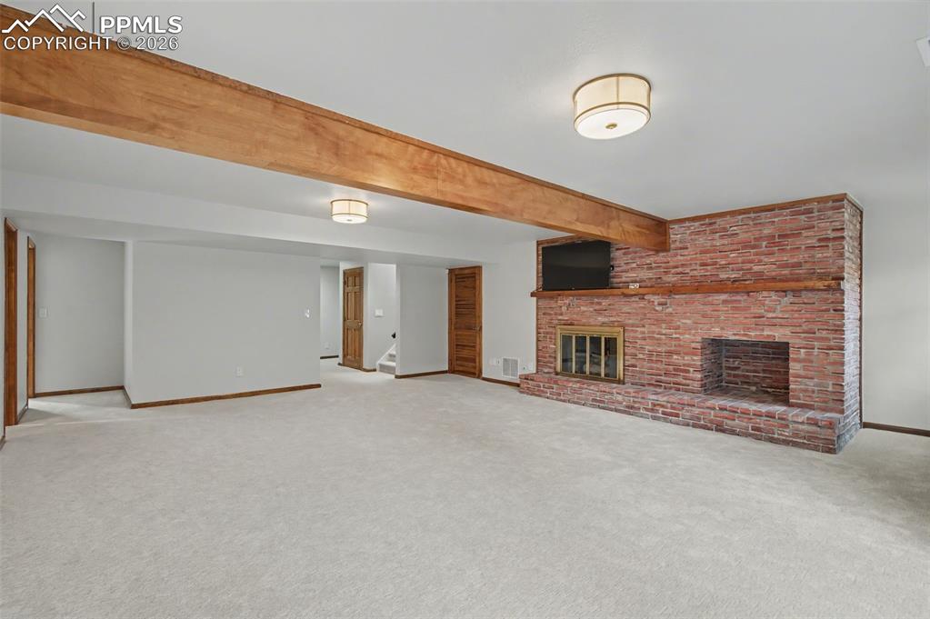 Image 31 of 43: Family Room