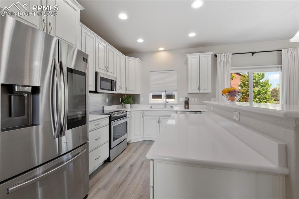 Image 11 of 43: All kitchen appliances are included!