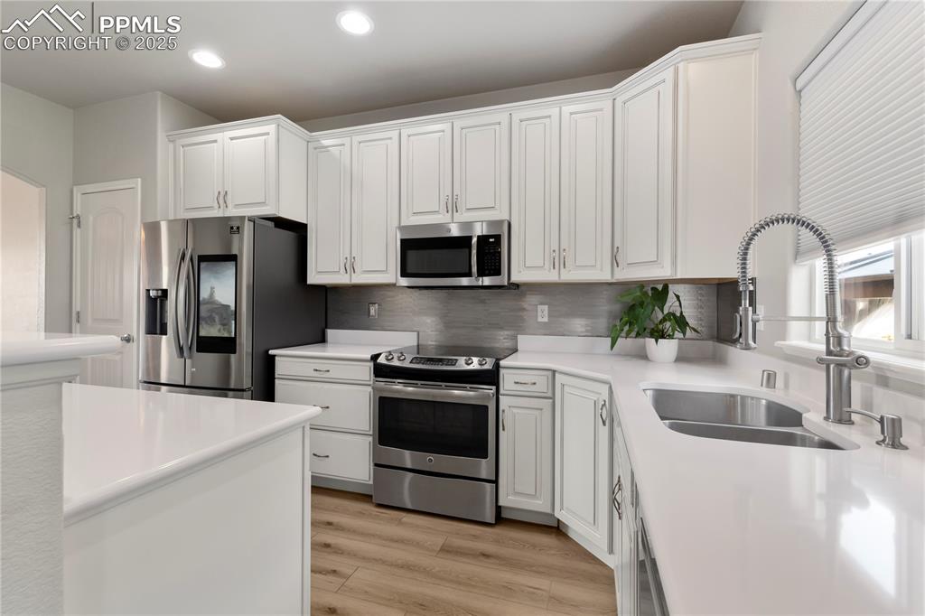 Image 12 of 43: Custom tile backsplash!