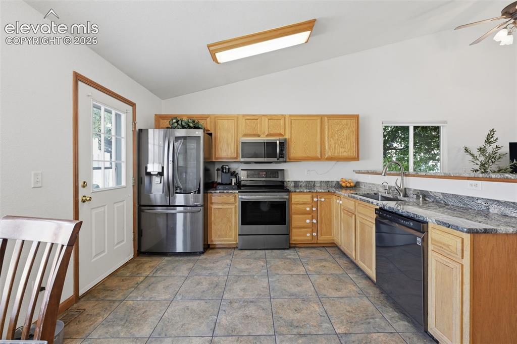 Image 10 of 21: Kitchen