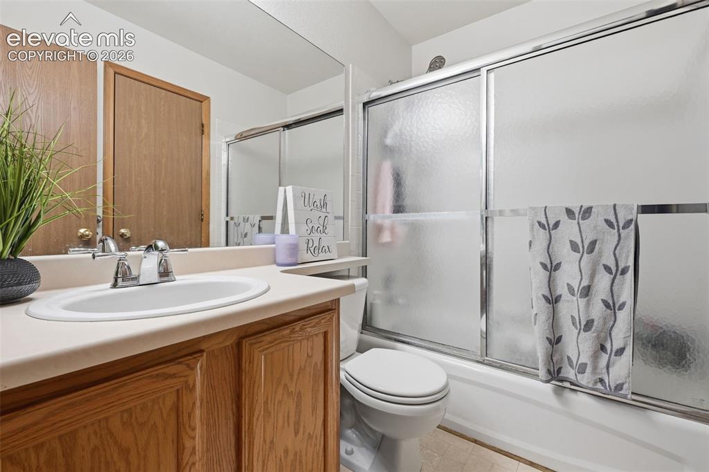 Image 13 of 21: Bathroom