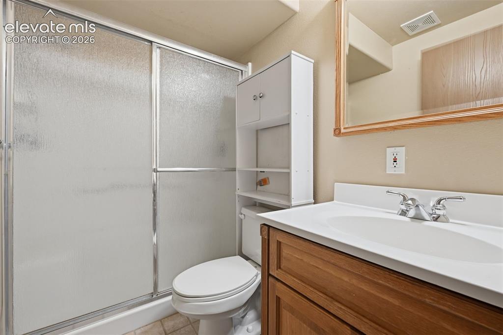 Image 17 of 21: Bathroom