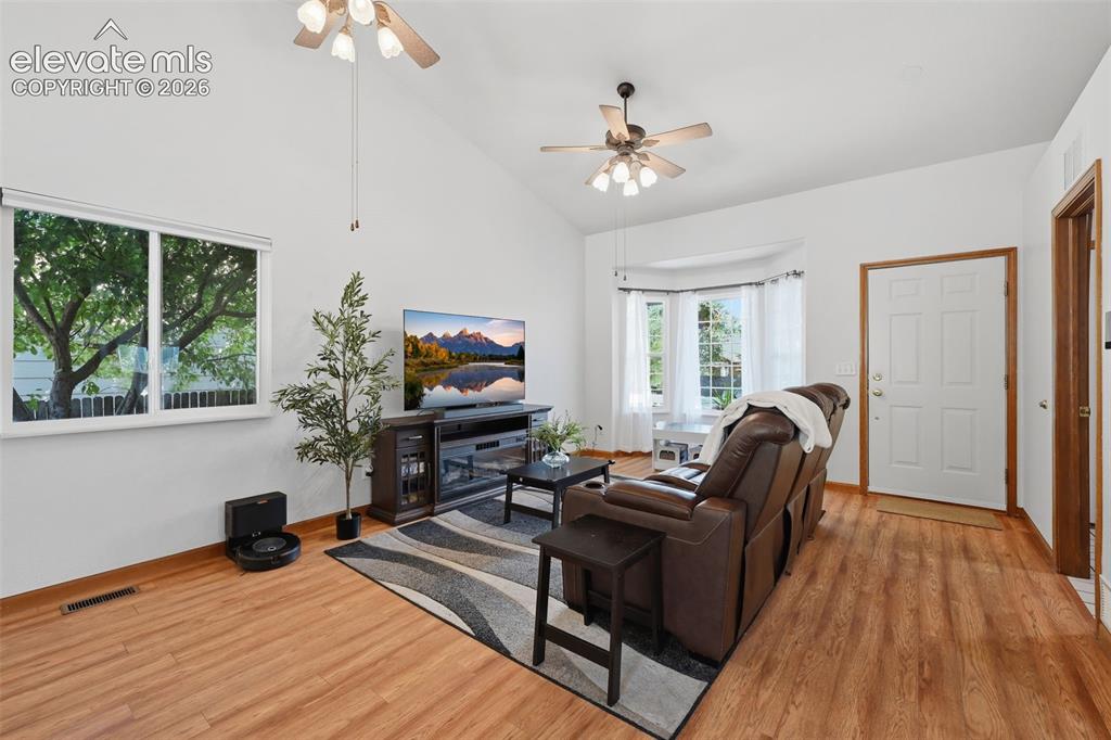 Image 6 of 21: Living Room