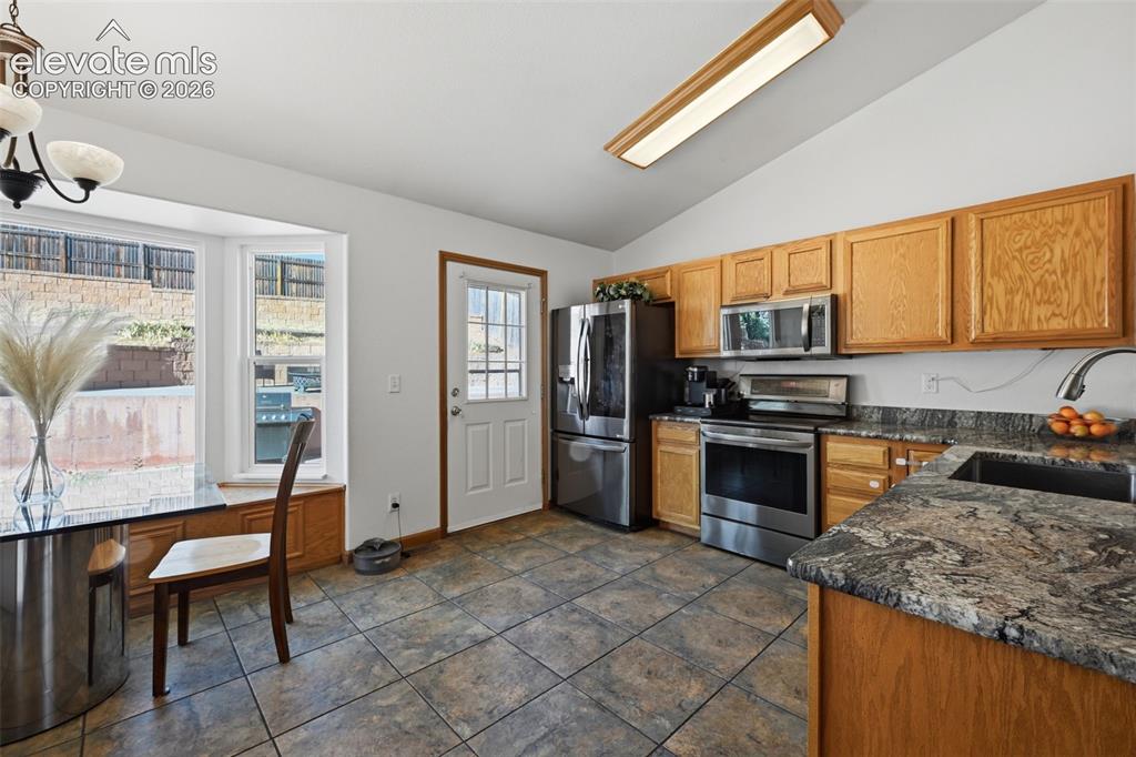 Image 9 of 21: Kitchen