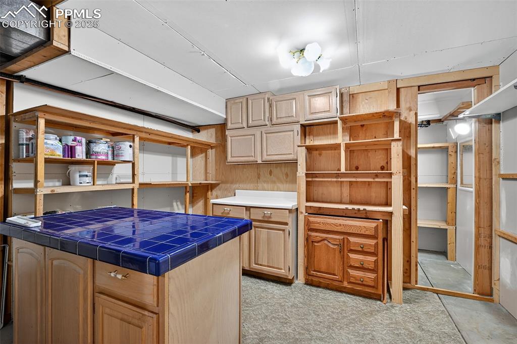 Image 34 of 50: Kitchen