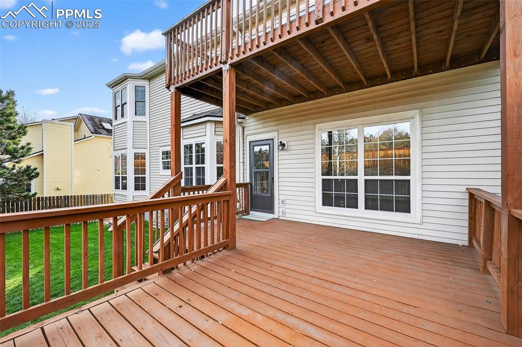 Image 40 of 50: Deck