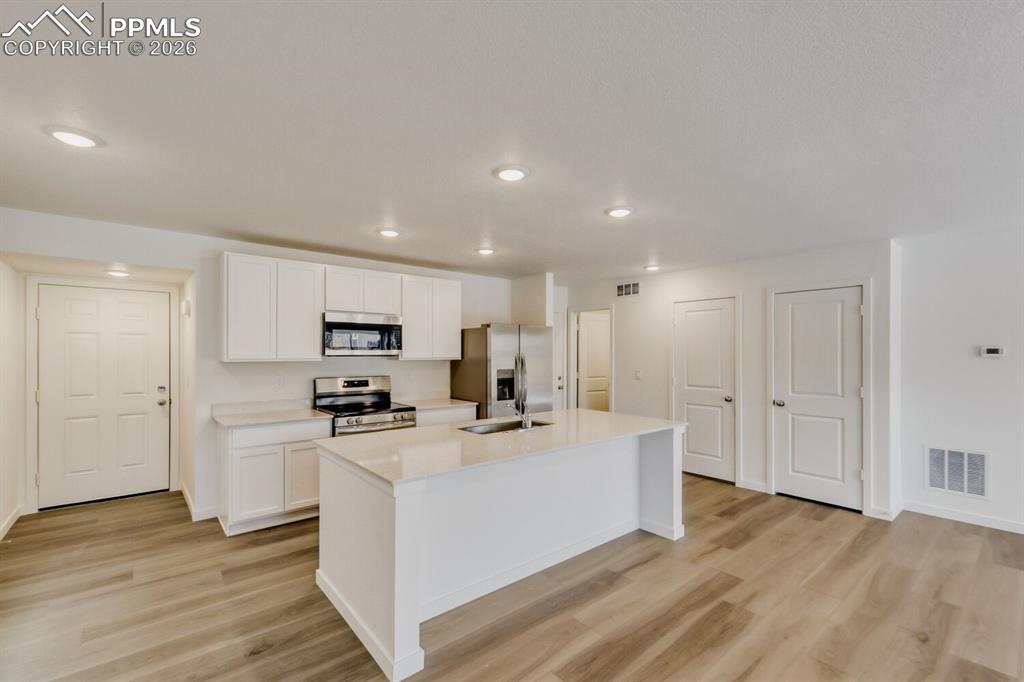 Image 5 of 13: Kitchen