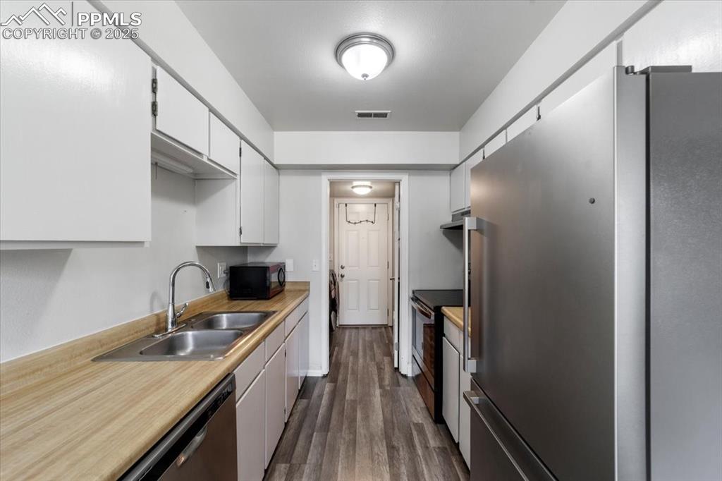 Image 13 of 27: Stainless Steel appliances include a refrigerator, dishwasher, smooth top r