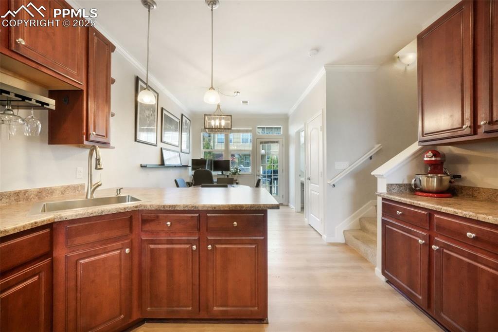 Image 15 of 50: Kitchen