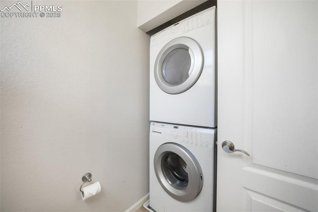 Image 25 of 50: Laundry