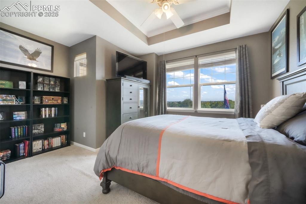 Image 29 of 50: Bedroom