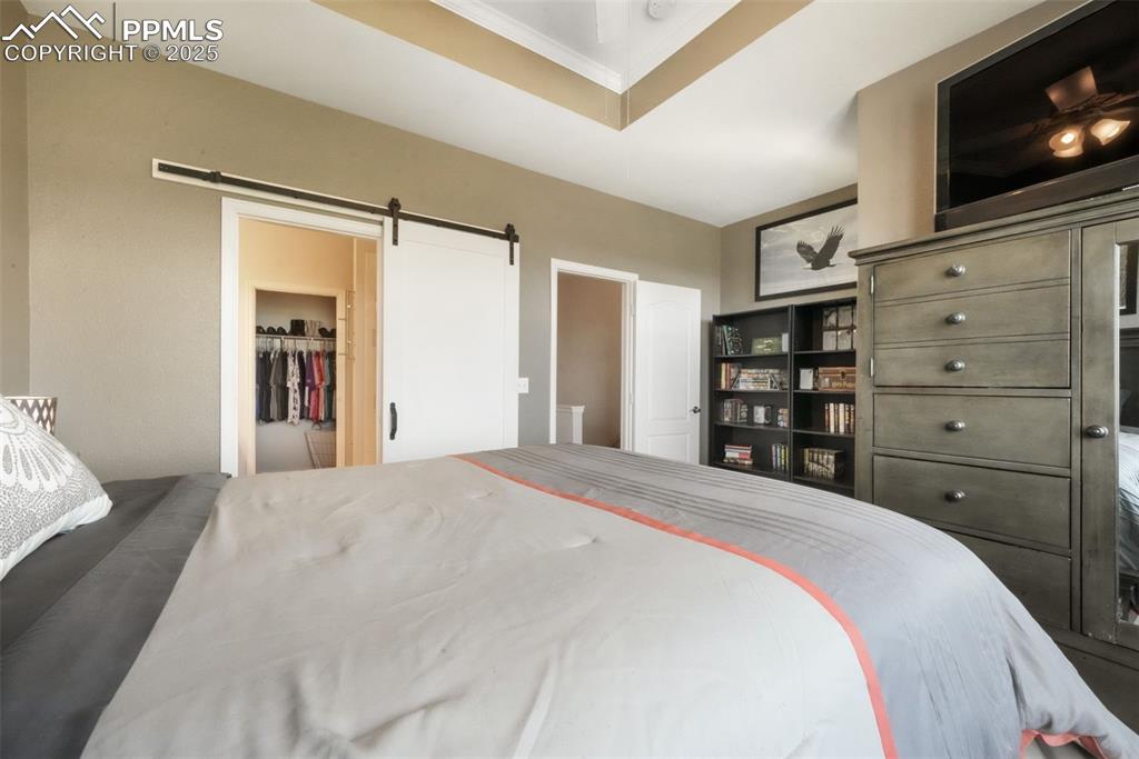 Image 30 of 50: Bedroom