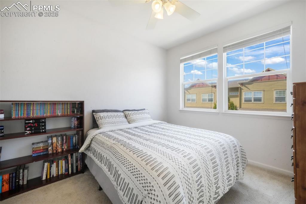 Image 34 of 50: Bedroom