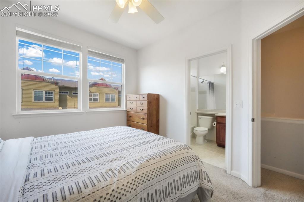 Image 36 of 50: Bedroom