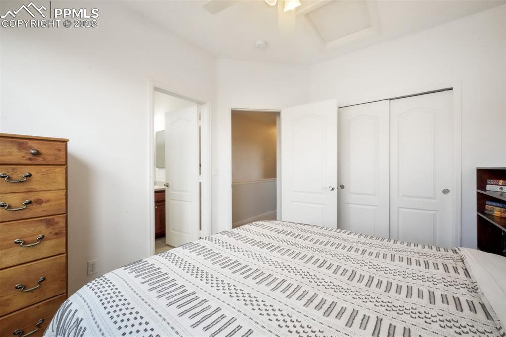 Image 37 of 50: Bedroom