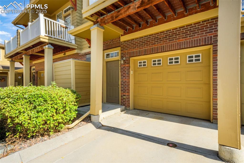 Image 6 of 50: Entry