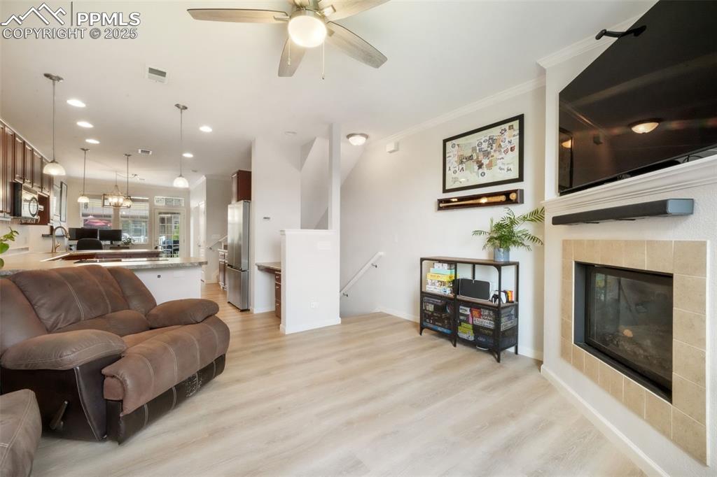 Image 9 of 50: Living Room