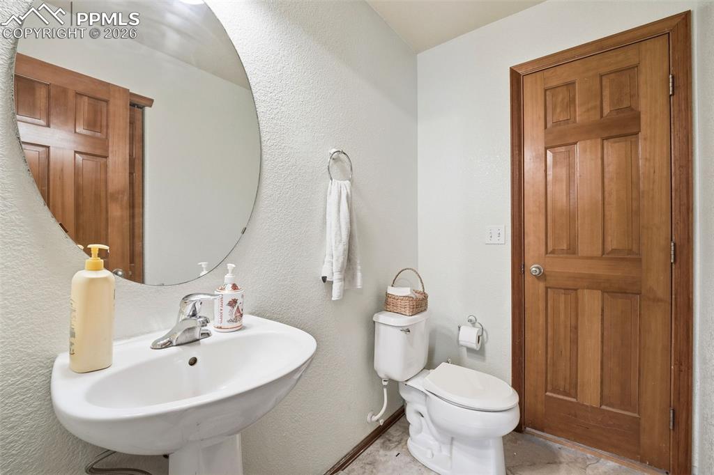 Image 16 of 46: Bathroom