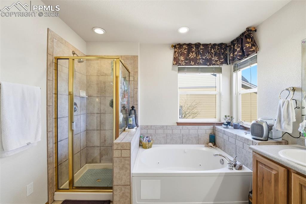 Image 19 of 46: Bathroom