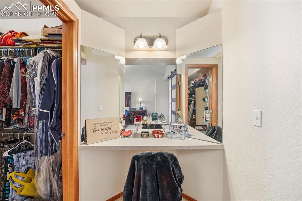 Image 22 of 46: Bathroom