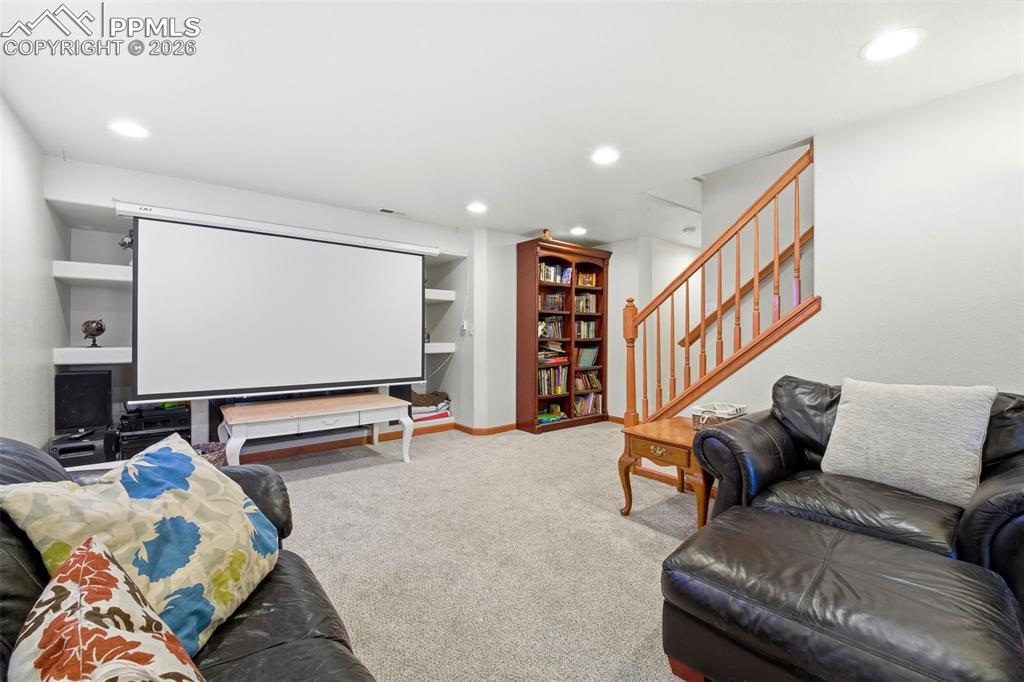 Image 28 of 46: Living Room