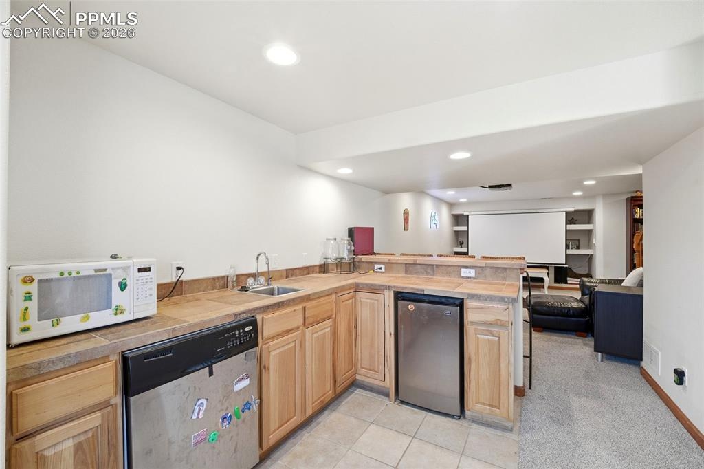 Image 31 of 46: Kitchen