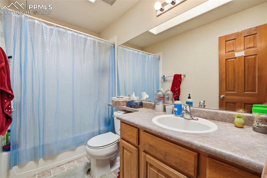 Image 38 of 46: Bathroom