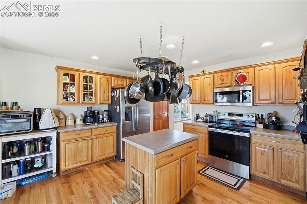 Image 6 of 46: Kitchen