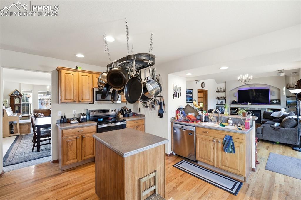 Image 7 of 46: Kitchen