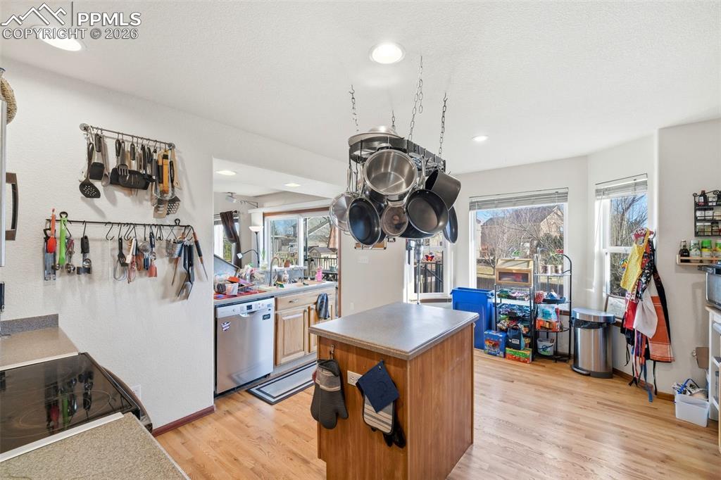 Image 8 of 46: Kitchen