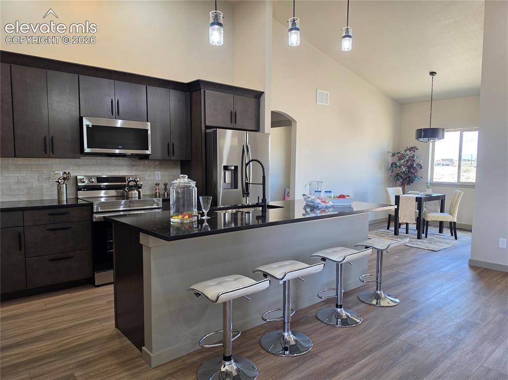 Image 11 of 31: Kitchen