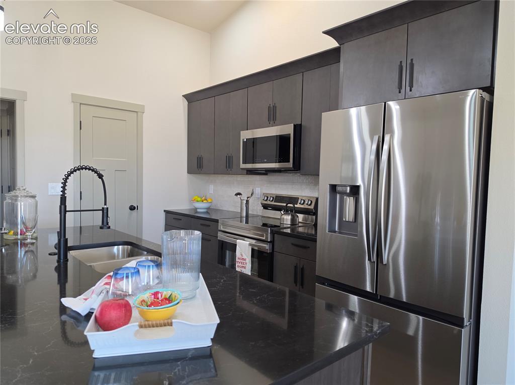 Image 12 of 31: Kitchen