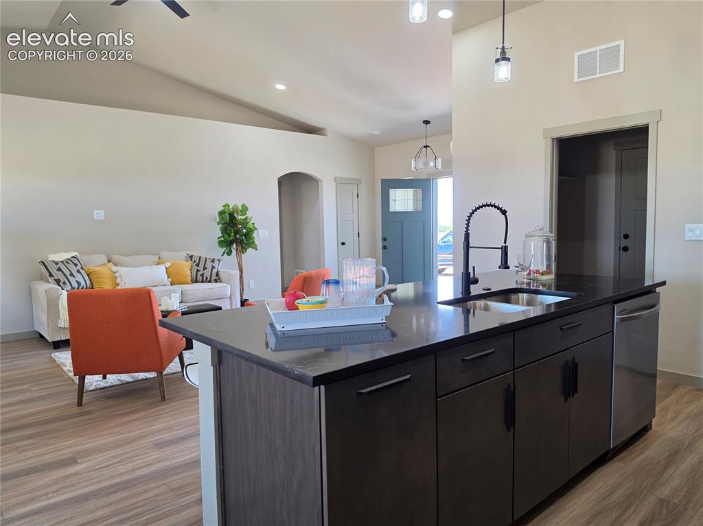 Image 13 of 31: Kitchen