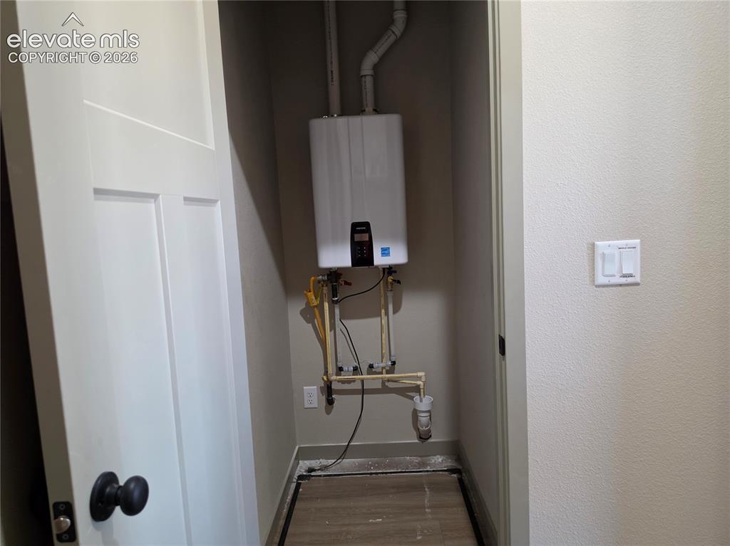 Image 17 of 31: Tankles n laundry room