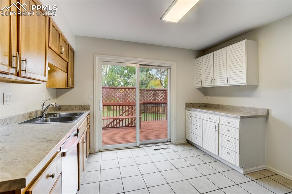 Image 10 of 44: Extra cabinets for lots of storage and counter space