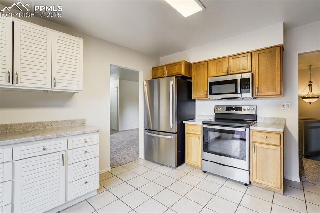 Image 11 of 44: Lovely new stainless steel appliances