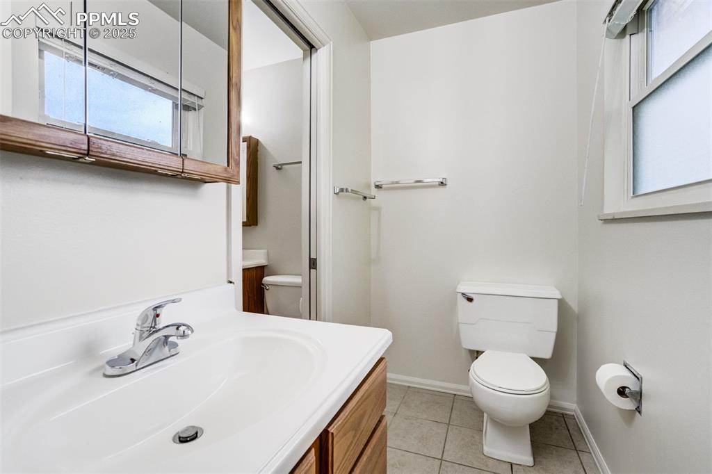 Image 17 of 44: Primary 1/2 bath with privacy door into full hall bath