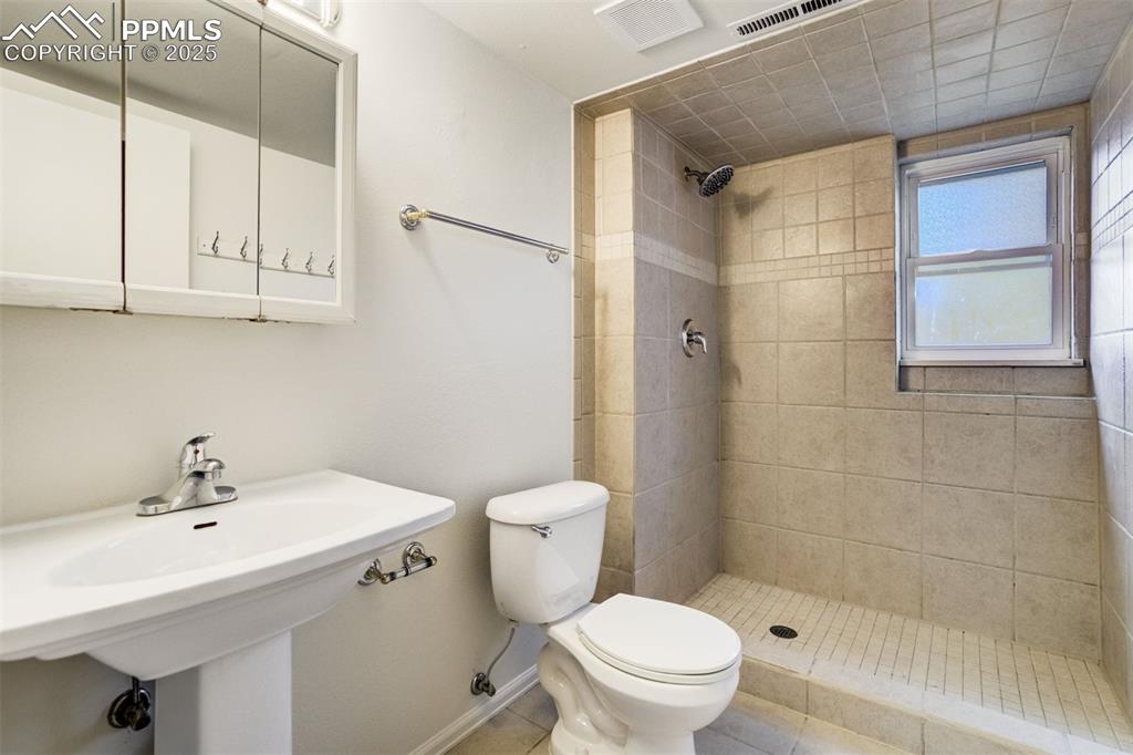 Image 32 of 44: Lower level 3/4 bath with nice tile surround in the shower
