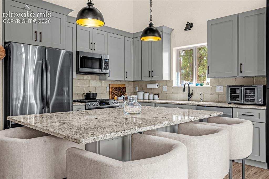Image 14 of 35: Kitchen