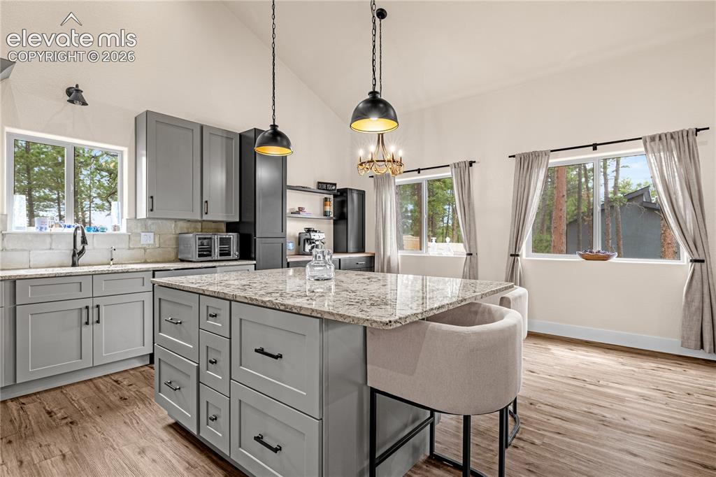 Image 16 of 35: Kitchen