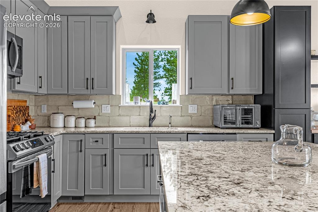Image 17 of 35: Kitchen