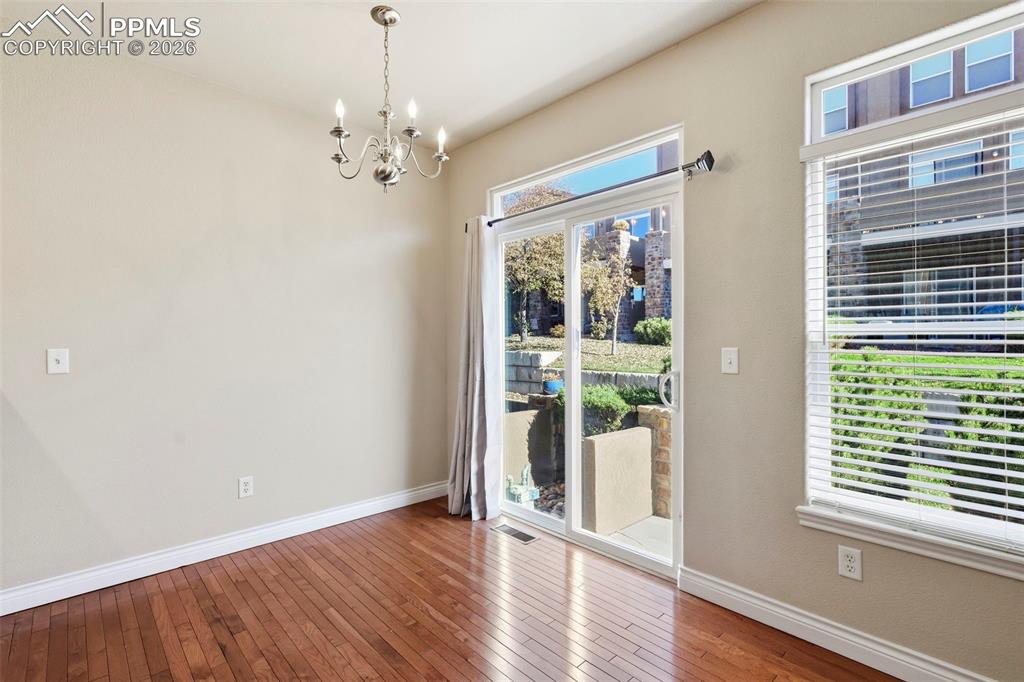 Image 10 of 36: Dining Area