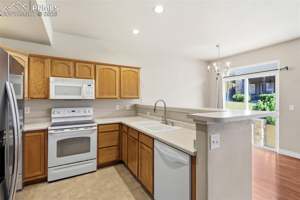 Image 7 of 36: Kitchen