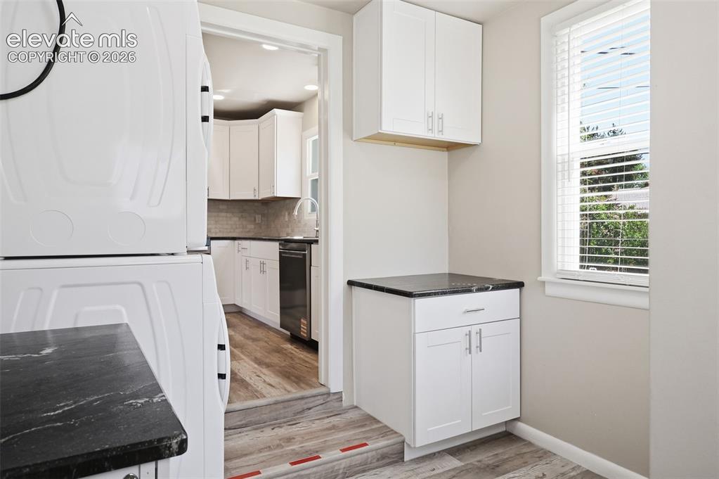 Image 11 of 30: Kitchen