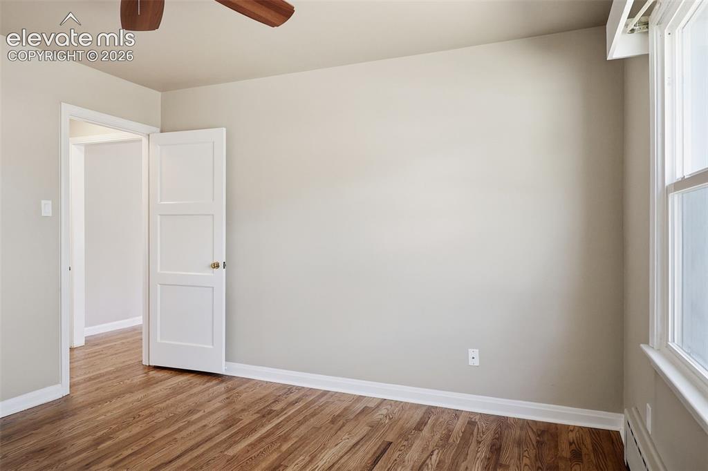 Image 15 of 30: Bedroom